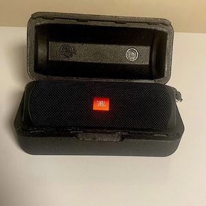 JBL Flip Speaker/comes with box and charger.